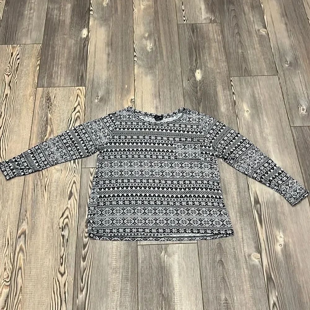 Justify Black & White Holiday Long Sleeve Tee